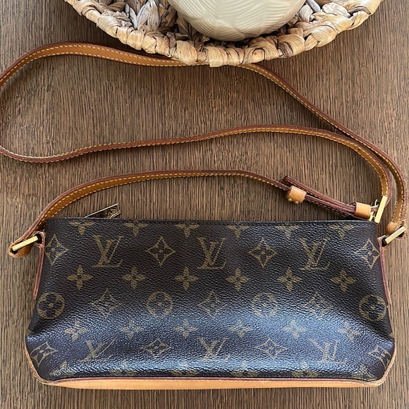 Louis Vuitton Bags Louis Vuitton Trotteur Crossbody Bag Poshmark